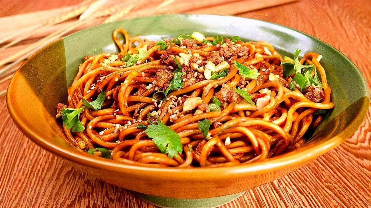 湖北热干面 - 面条筋道、芝麻酱香浓的武汉特色小吃